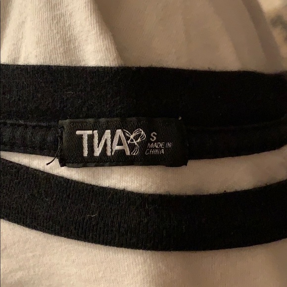 ARITZIA TNA graphic tee - Picture 3 of 3